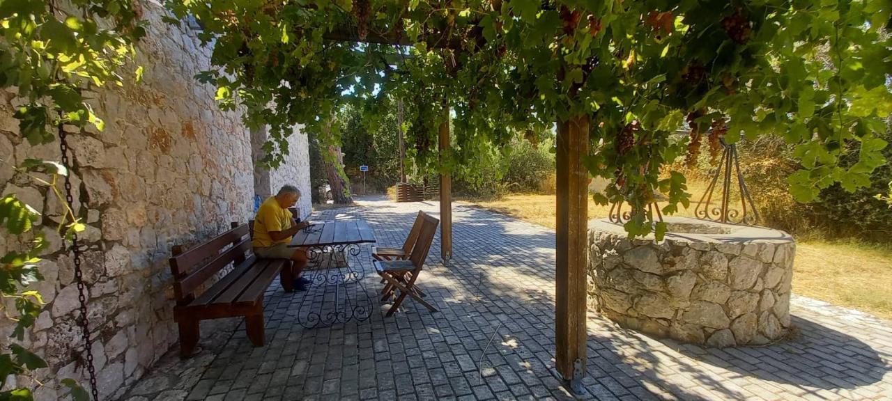 Pyrgos Luxury Country Semesterbostad *