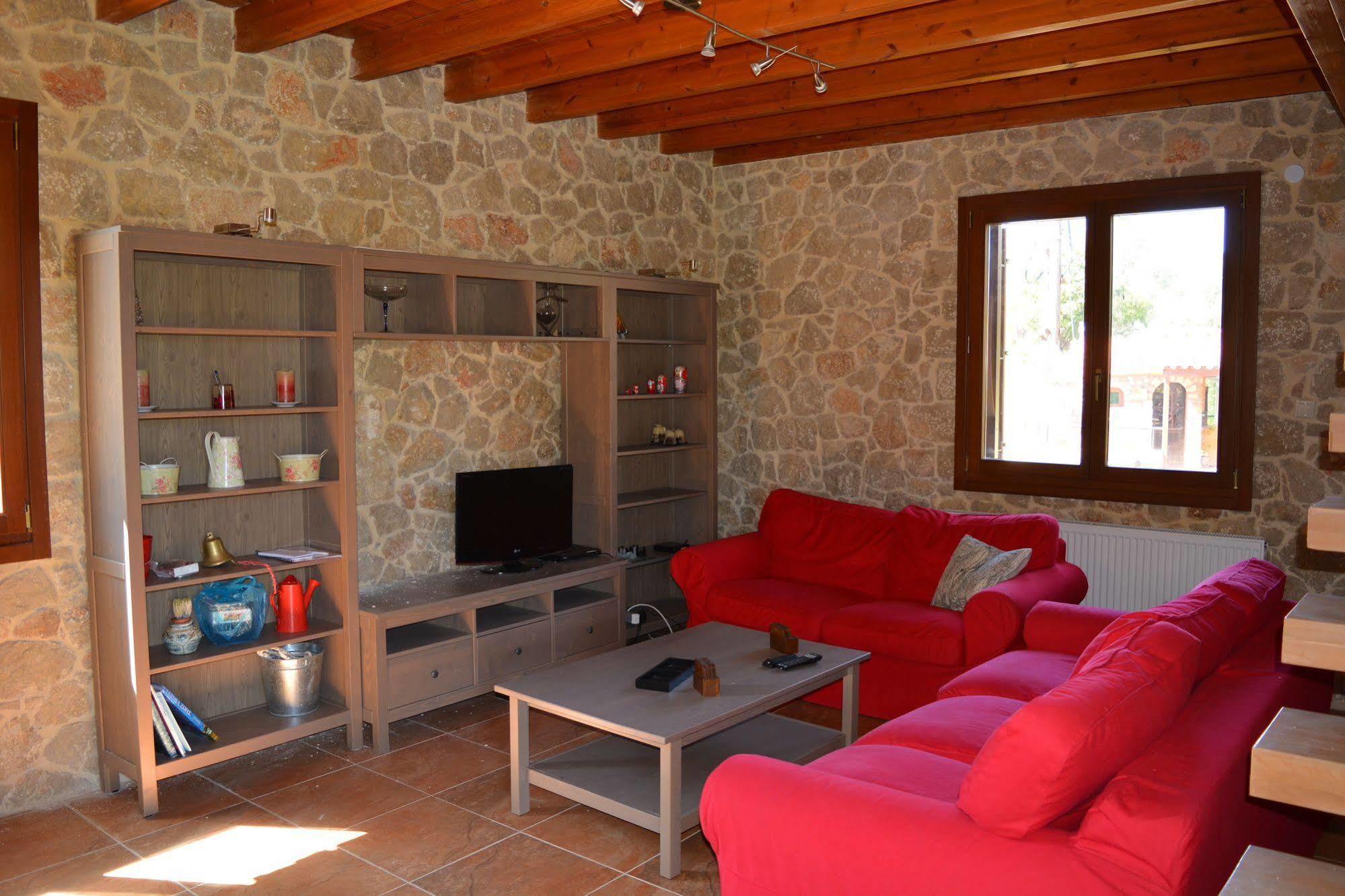 Pyrgos Luxury Country Semesterbostad